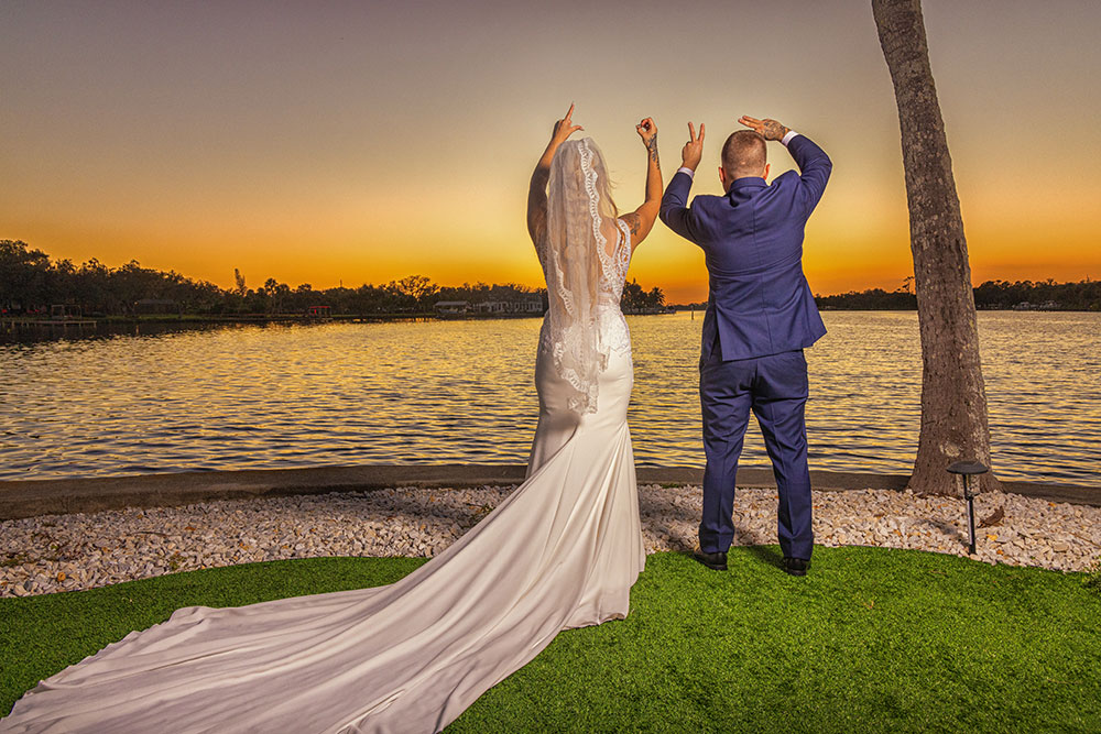 Wedding couple in Florida at sunset